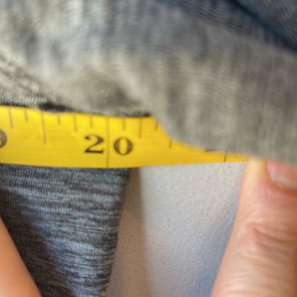 Reebok 1/4 Zip Gray Running Shirt - Picture 7 of 8